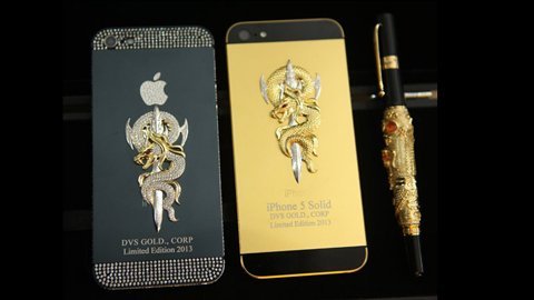Hàng đỉnh: iPhone 5 mạ vàng, đúc rắn hổ chúa trị giá trên trăm triệu