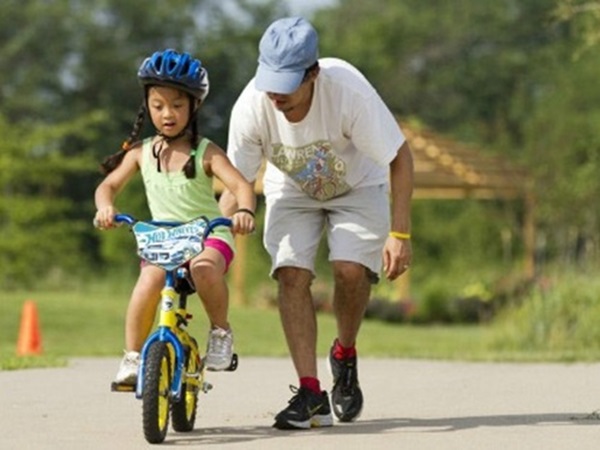 Đạp xe sẽ giúp bé phát triển khả năng phản xạ