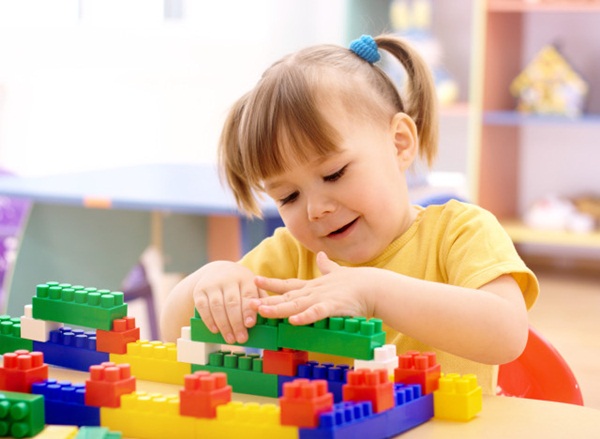 4 nhóm đồ chơi giúp bé phát triển tư duy và nhận thức