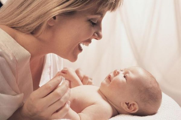 Thị giác của trẻ sơ sinh trong tháng đầu tiên còn hạn chế