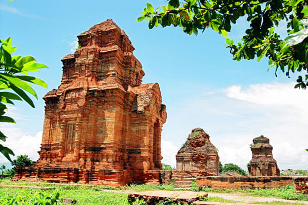 Vẻ đẹp kì bí của Tháp Poshanư tại Phan Thiết                                         