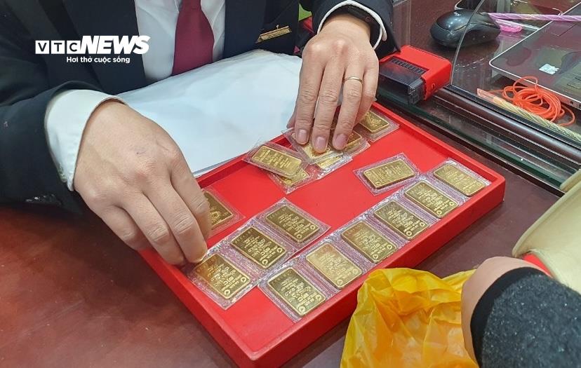 Giá Vàng Trong Nước Hôm Nay Biến Động Mạnh, Nhà Đầu Tư Nên Thận Trọng