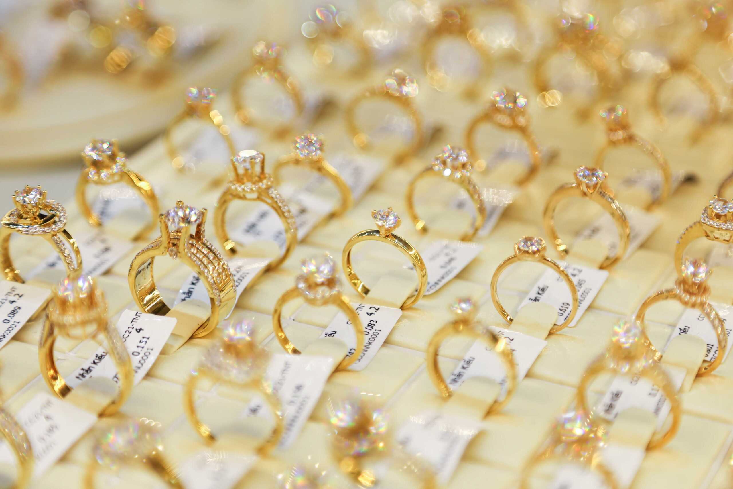 Giá vàng hôm nay 27/10: Giảm mạnh khi USD tăng và kỳ vọng Fed duy trì lãi suất cao