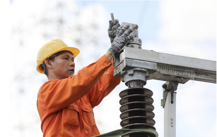 Lương trung bình 3.593 nhân viên công ty mẹ EVN là gần 480 triệu/năm