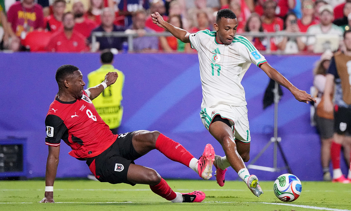 Algeria hòa Áo 3-3, loại Iran ở giây cuối cùng