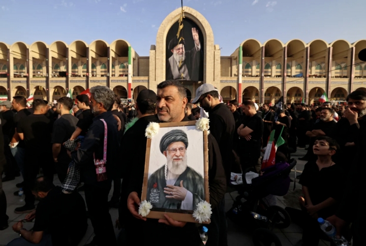 Người dân đổ về Tehran tham dự lễ tang của cố Lãnh tụ Tối cao Iran