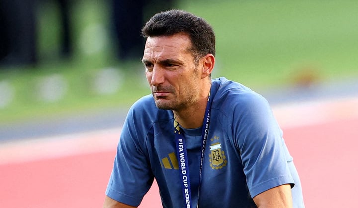 HLV Lionel Scaloni đăng tâm thư xin lỗi người hâm mộ Argentina