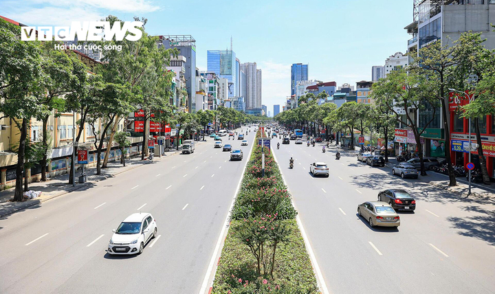 Dự báo thời tiết 12/8: Hai miền Bắc và Trung vẫn nắng rát, miền Nam mưa lớn